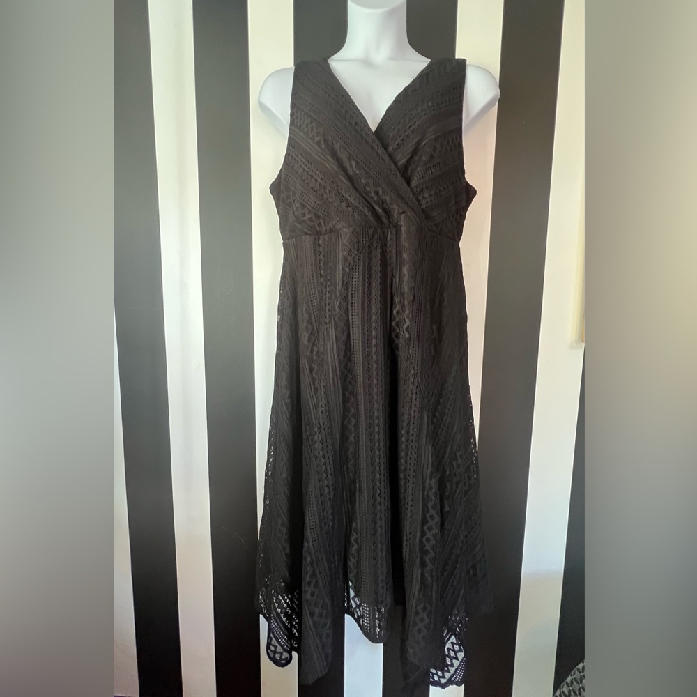 NWOT Torrid black lace mesh overlay midi dress w/ handkerchief hem; Sz 1; 14/16 - Picture 5 of 7